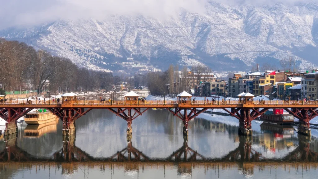 places to visit in march in kashmir best location 
